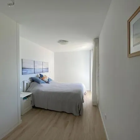 Near Sea With Mountain View, Marina Real Apartment *